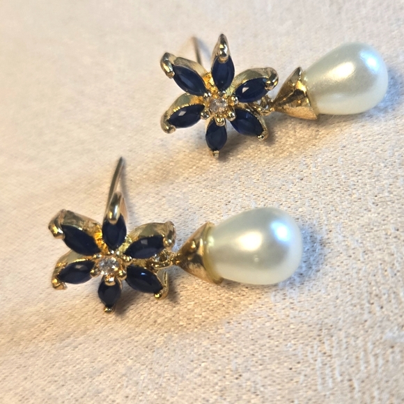 Earrings - Dark blue stones with pearl - Picture 1 of 3